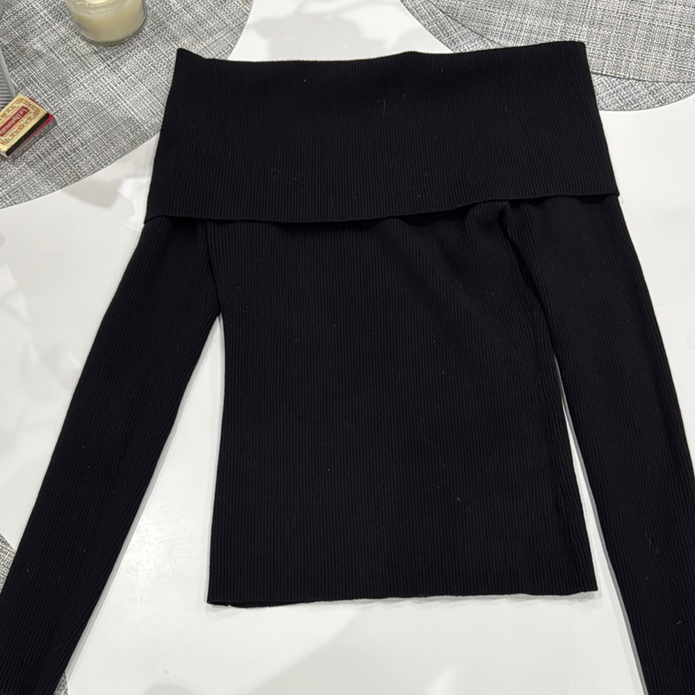 Wilfred Off-Shoulder Sweater